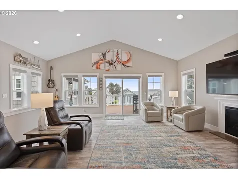 2065 NE Mulberry Loop Lincoln City OR 97367