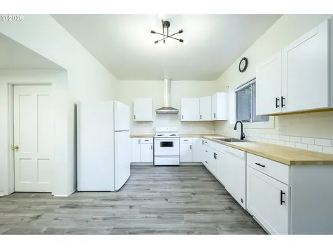 102 SE 1st Street Mcminnville OR 97128