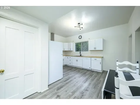 102 SE 1st Street Mcminnville OR 97128