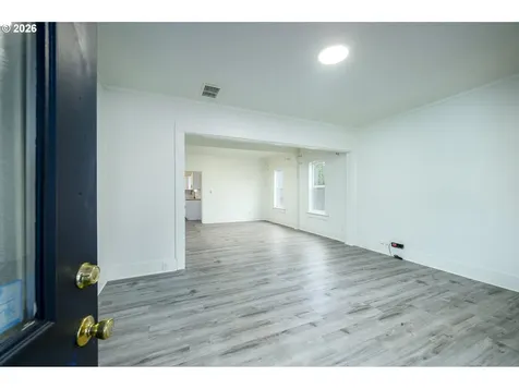 102 SE 1st Street Mcminnville OR 97128