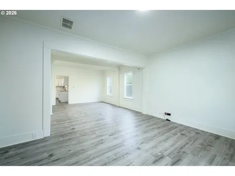 102 SE 1st Street Mcminnville OR 97128
