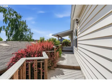 1216 W C Avenue La Center WA 98629