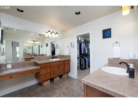 17246 SW Montague Way Portland OR 97224