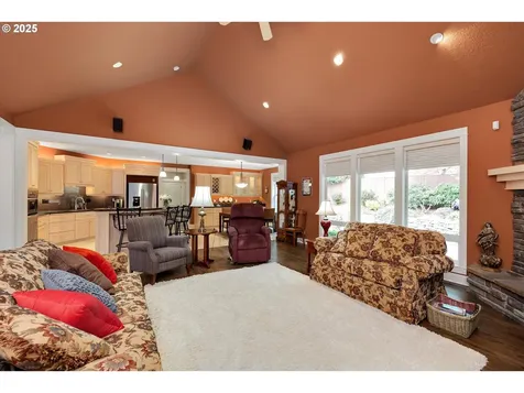 1805 N Ponderosa Street Canby OR 97013