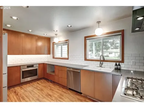 14075 SW Cherryhill Drive Beaverton OR 97008