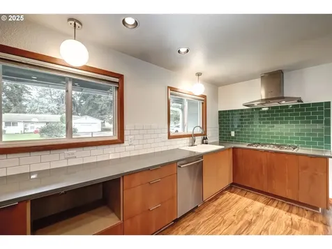 14075 SW Cherryhill Drive Beaverton OR 97008