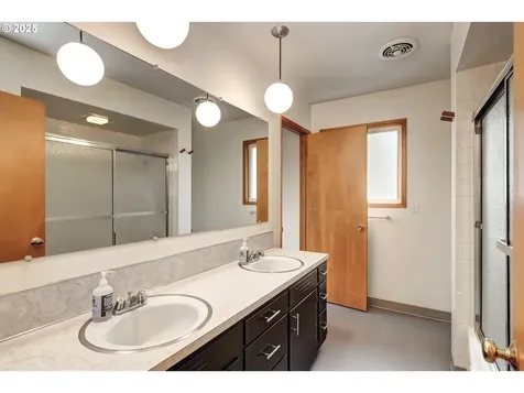 14075 SW Cherryhill Drive Beaverton OR 97008