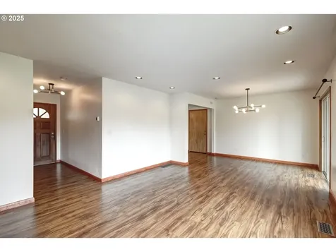 14075 SW Cherryhill Drive Beaverton OR 97008