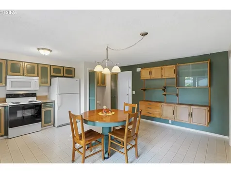 1816 SE Quail Circle Hillsboro OR 97123