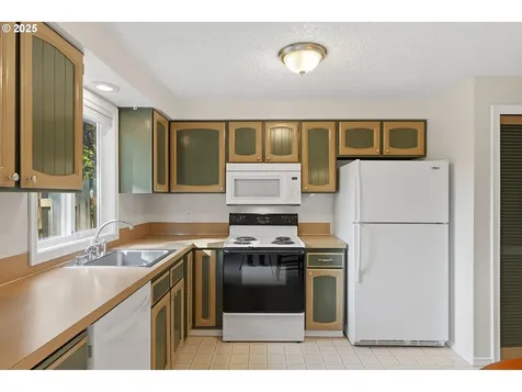 1816 SE Quail Circle Hillsboro OR 97123