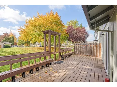 1816 SE Quail Circle Hillsboro OR 97123
