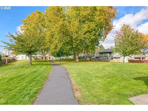 1816 SE Quail Circle Hillsboro OR 97123