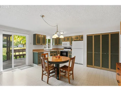 1816 SE Quail Circle Hillsboro OR 97123
