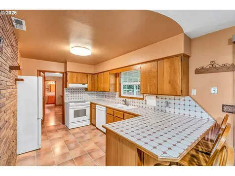 994 33rd Avenue Longview WA 98632