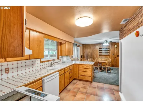 994 33rd Avenue Longview WA 98632