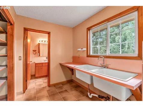 994 33rd Avenue Longview WA 98632