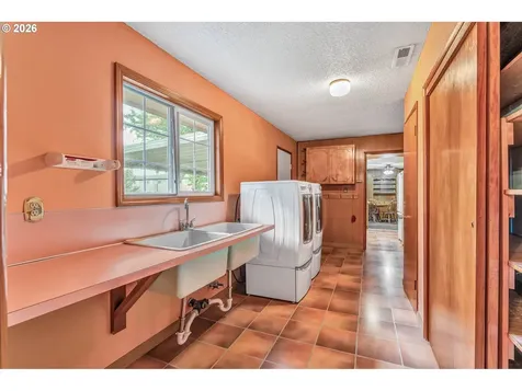 994 33rd Avenue Longview WA 98632