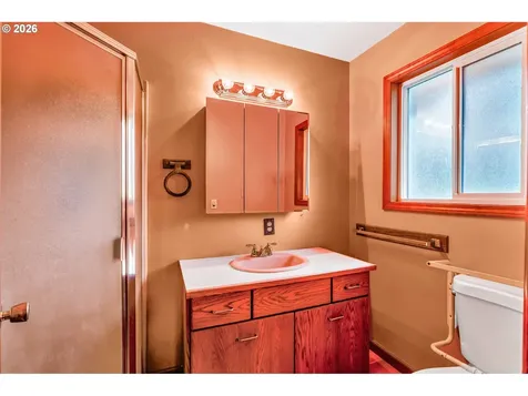 994 33rd Avenue Longview WA 98632