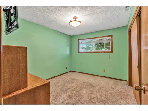 994 33rd Avenue Longview WA 98632