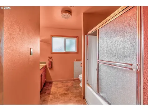 994 33rd Avenue Longview WA 98632