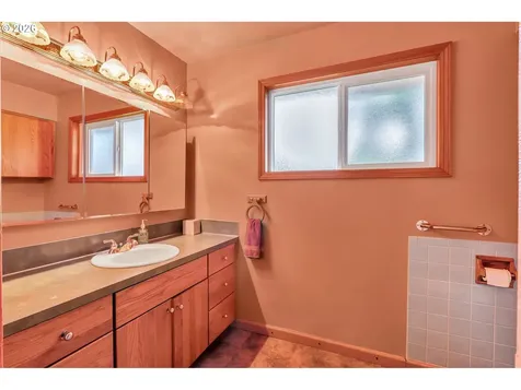 994 33rd Avenue Longview WA 98632
