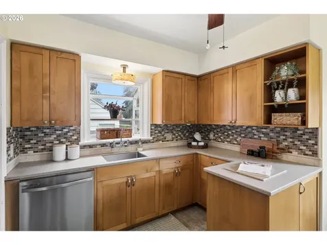 6532 N Knowles Avenue Portland OR 97217