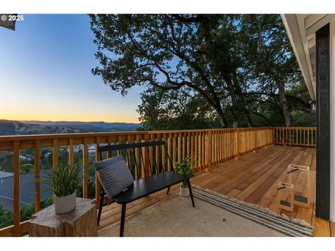 1485 SE Parkwood Drive Roseburg OR 97470