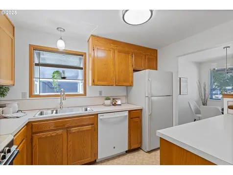 1355 Thompson Road Woodburn OR 97071