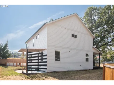1271 Franks Road White Salmon WA 98672