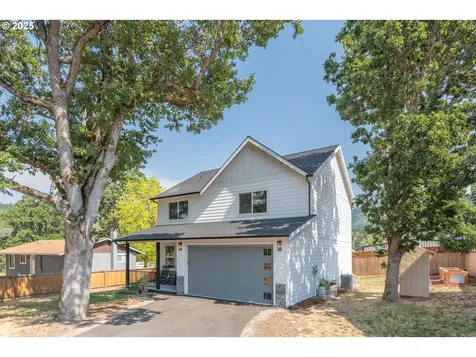 1271 Franks Road White Salmon WA 98672