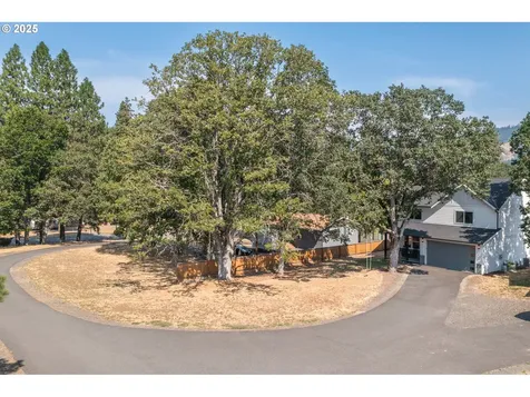 1271 Franks Road White Salmon WA 98672