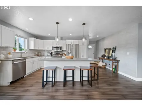 195 Bay Point Drive Castle Rock WA 98611