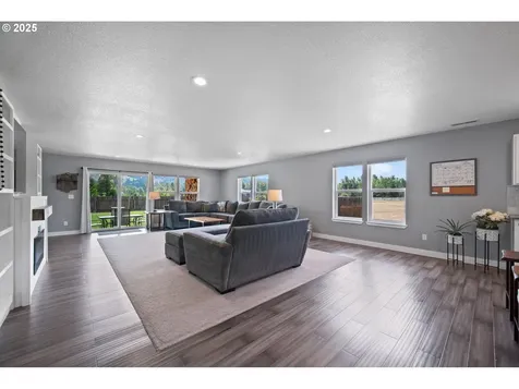 195 Bay Point Drive Castle Rock WA 98611