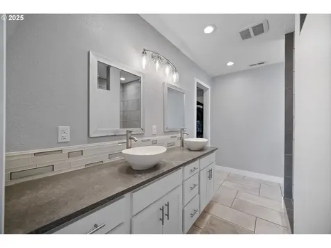 195 Bay Point Drive Castle Rock WA 98611