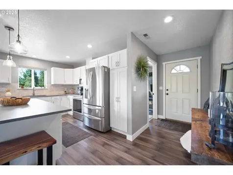 195 Bay Point Drive Castle Rock WA 98611