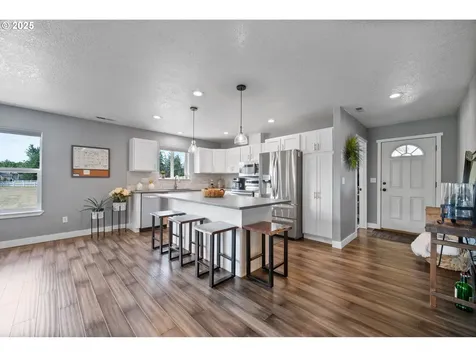 195 Bay Point Drive Castle Rock WA 98611