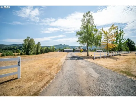 195 Bay Point Drive Castle Rock WA 98611