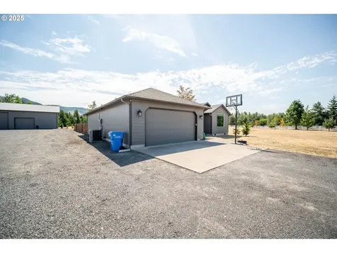 195 Bay Point Drive Castle Rock WA 98611