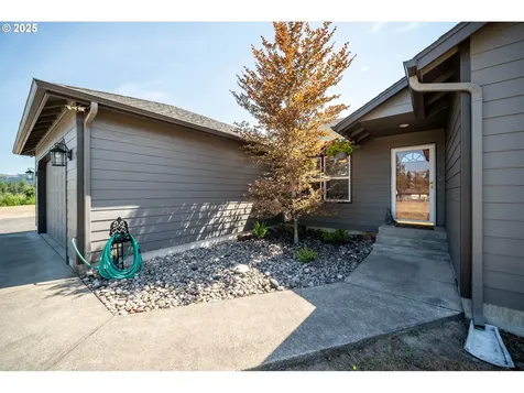 195 Bay Point Drive Castle Rock WA 98611