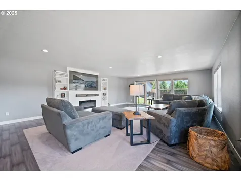 195 Bay Point Drive Castle Rock WA 98611