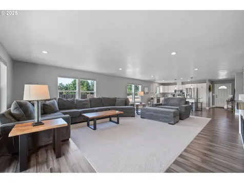 195 Bay Point Drive Castle Rock WA 98611