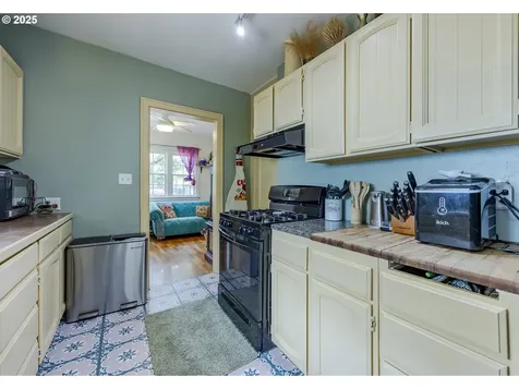 648 W 8th Avenue Eugene OR 97402
