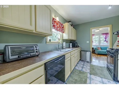 648 W 8th Avenue Eugene OR 97402