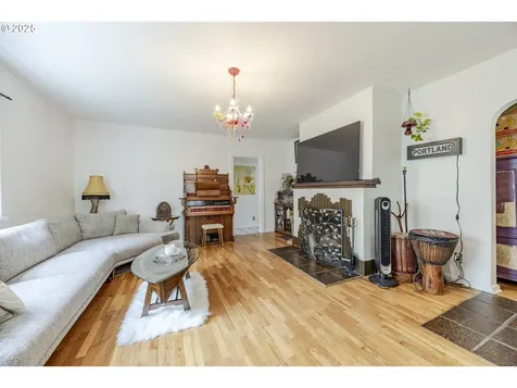 648 W 8th Avenue Eugene OR 97402