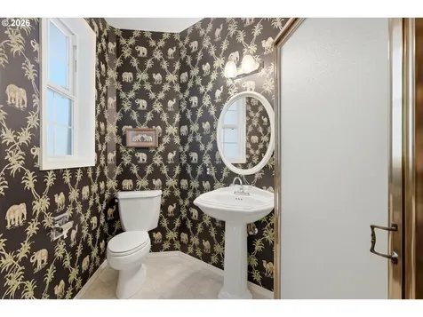 9850 NE Meadow Loop Newberg OR 97132