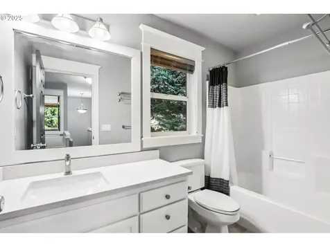 10001 SW Siletz Drive Tualatin OR 97062