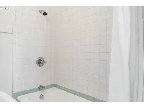 4739 NE Flanders Street Portland OR 97213