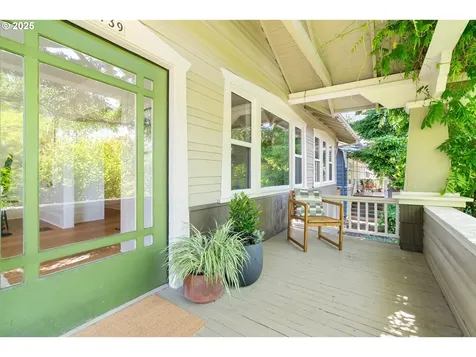 4739 NE Flanders Street Portland OR 97213