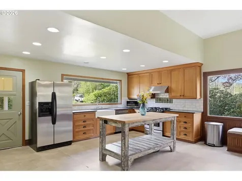 653 S River Road Cottage Grove OR 97424