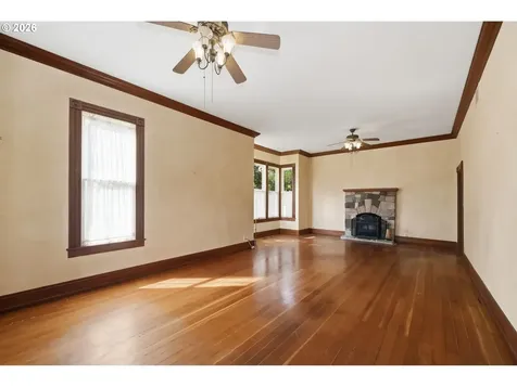 653 S River Road Cottage Grove OR 97424